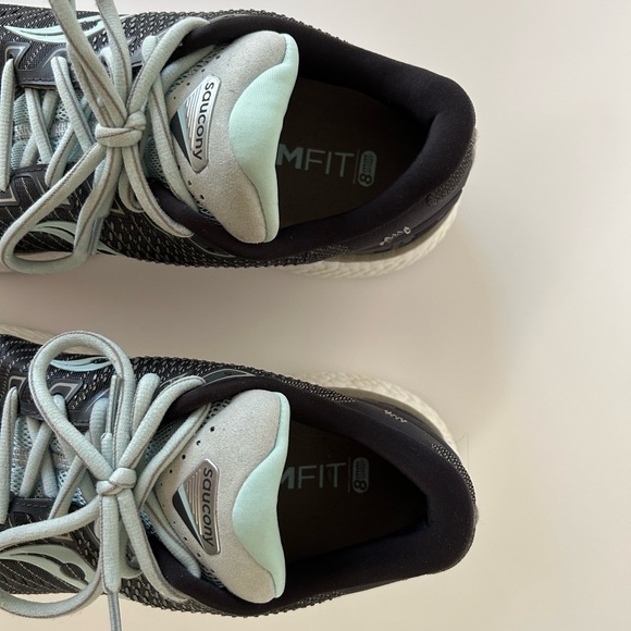 Women’s Saucony running shoes - Picture 3 of 14